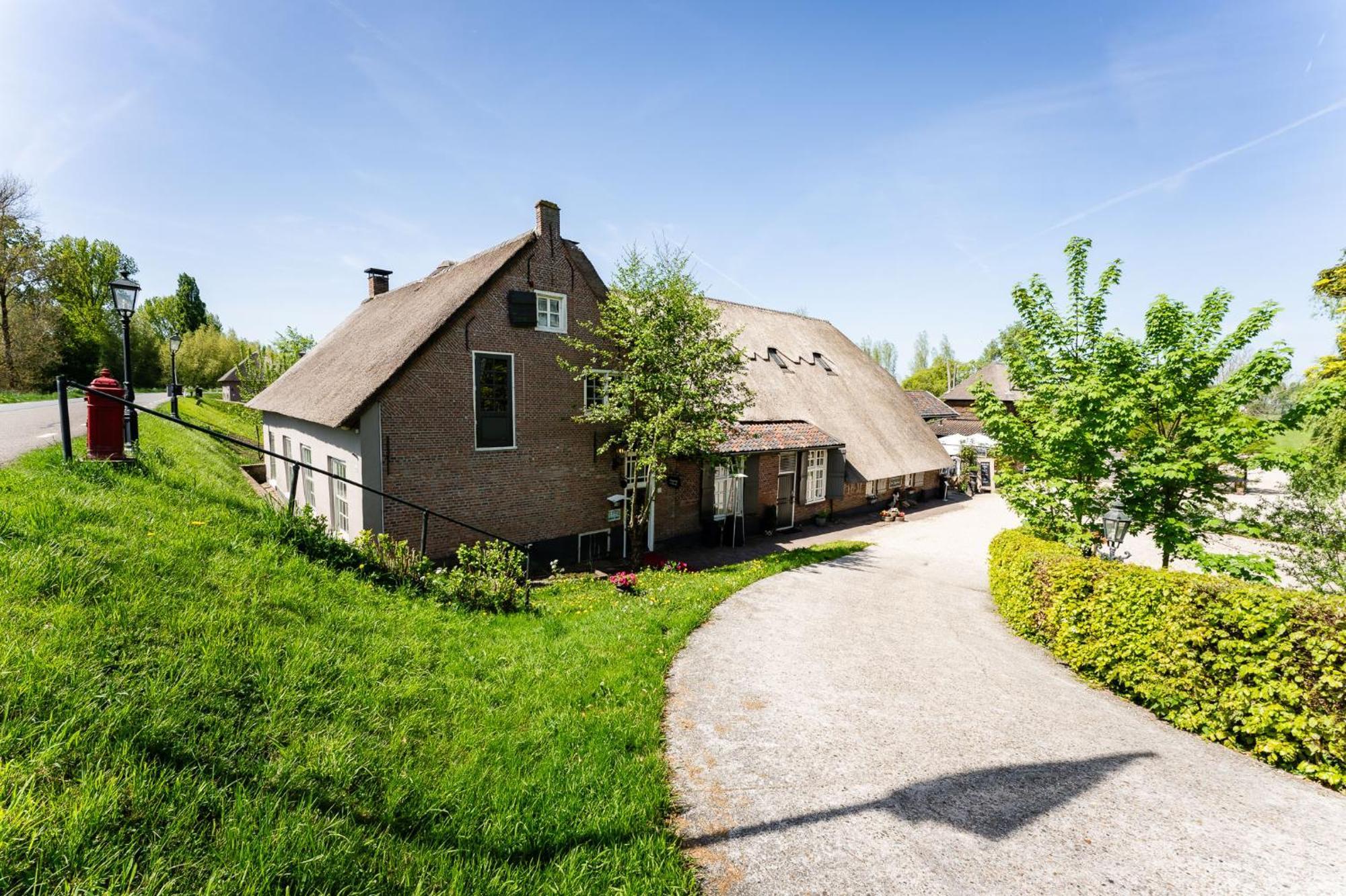 Herberg De Lingehoeve Oosterwijk Esterno foto